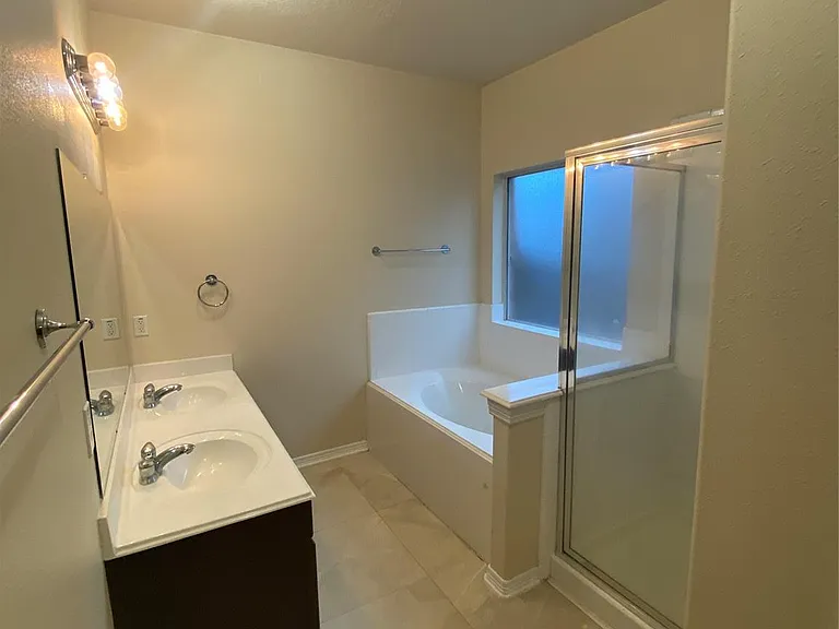 9210 Hidden Lake Cir E — Photo 31