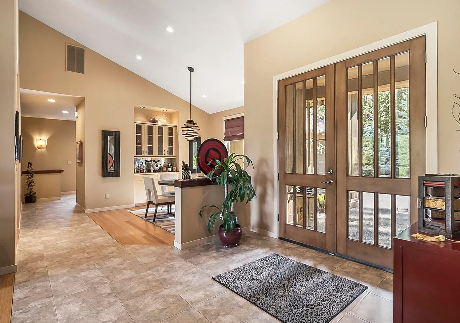 1/2 off first months rent / Large home in gated Awbrey Glen neighborhood — Photo 2