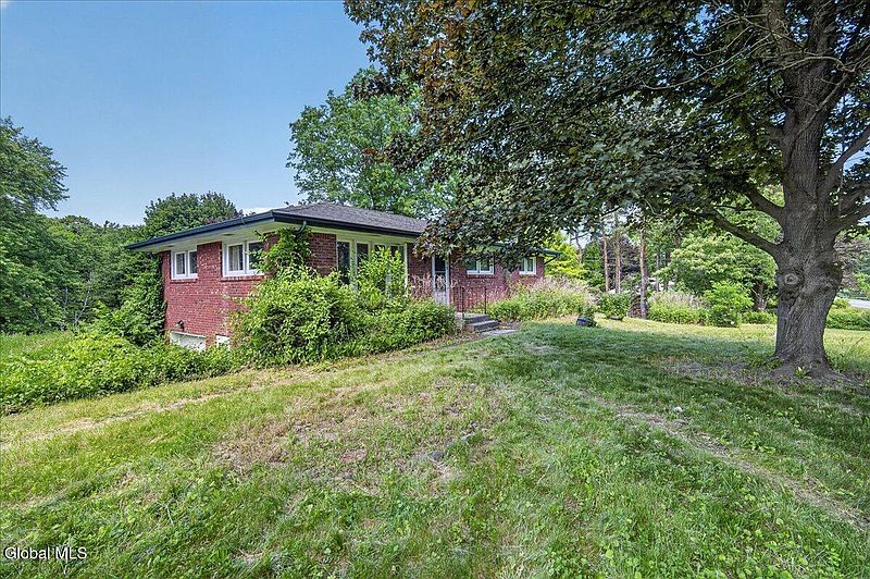 5th image of 493 Altamont Road