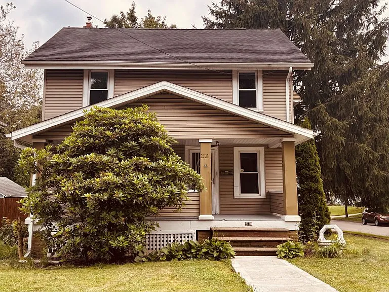 2110 Newton St — Photo 1
