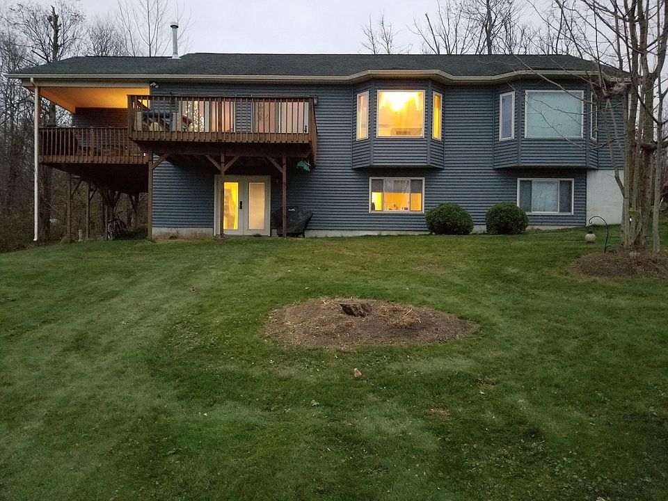 Front of Lakehouse rental.