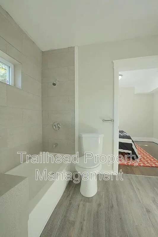 2 bed, 1.0 bath, 950 sqft, $1,250 — Photo 2