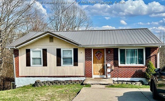 1st image of 1452 Clearview Heights Rd