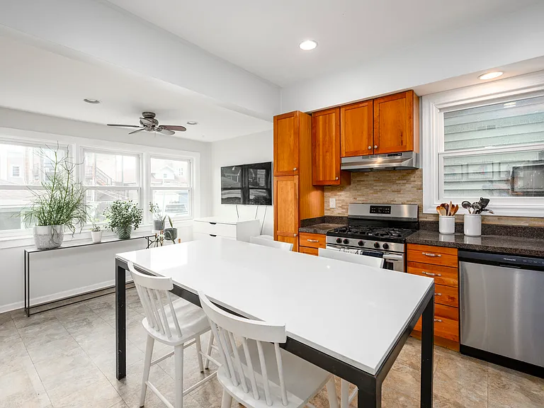 2524 N Lawndale Ave #1 — Photo 8