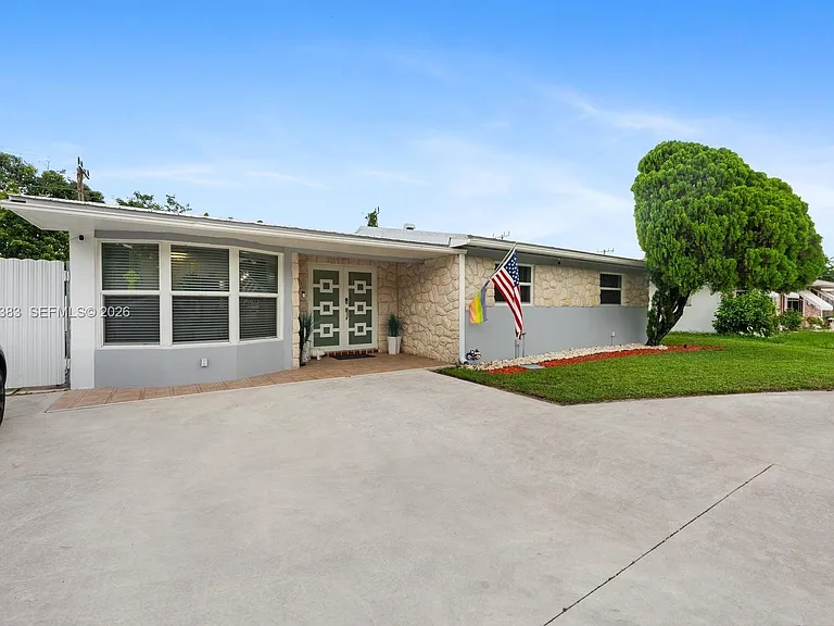 9508 N Military Trl — Photo 1