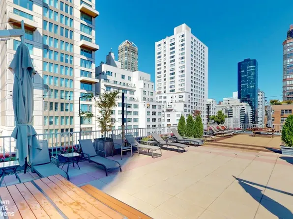 301 East 62nd Street image 13 of 14