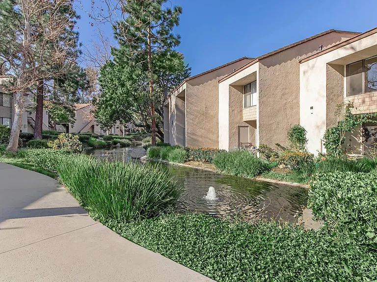 Huntington Lakes Apartments — Photo 5