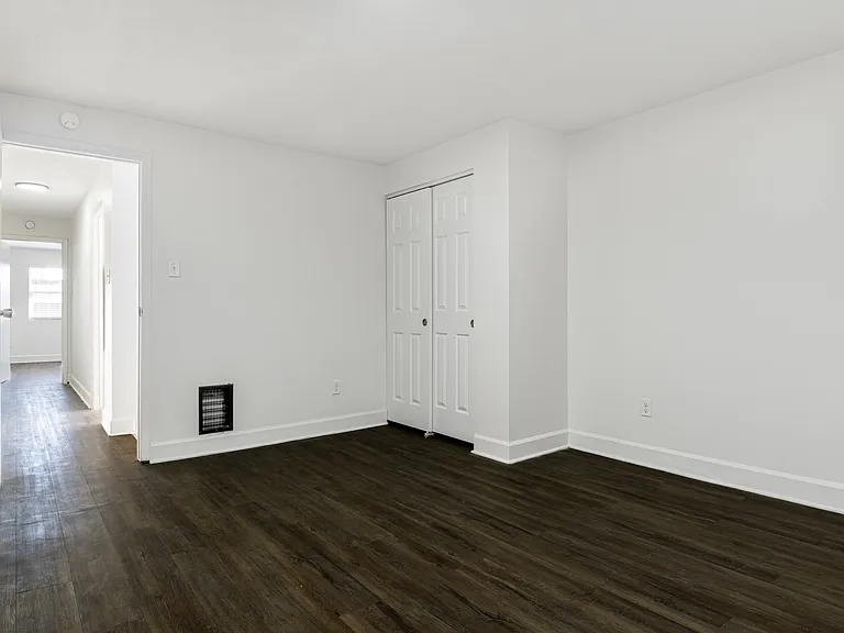 408 E Beecher St — Photo 13