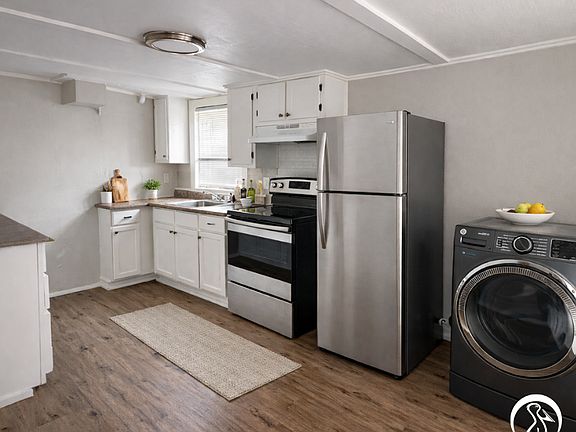 3rd image of 413 Stella St