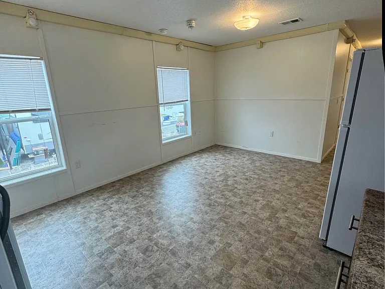 146 Dolphin Hbr N — Photo 18