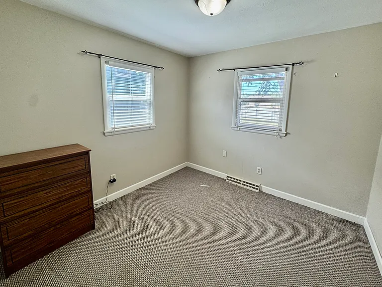404 Anamosa St — Photo 9