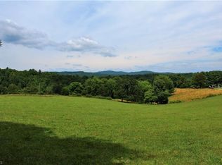 152 Blue Meadow Ln, Mount Airy, NC 27030