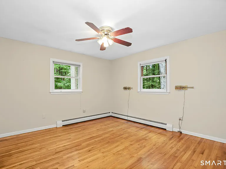 122 Deforest Rd — Photo 22