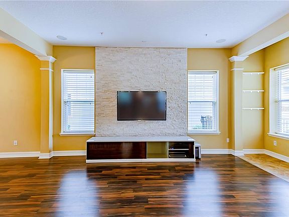2nd image of 5132 Dorwin Pl #8A