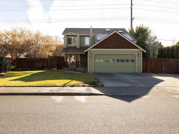 884 NE Locksley Dr, Bend, OR 97701