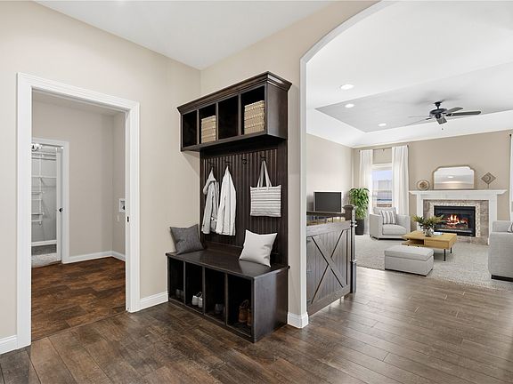 3rd image of 677 Raleigh Ln