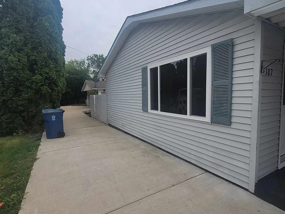 107 W Chippewa St #B