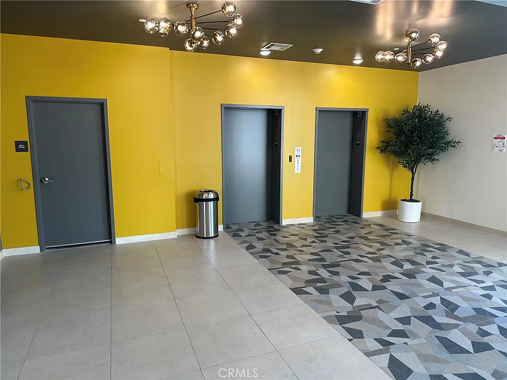 1 bed, 1.5 bath, 892 sqft, $3,250 — Photo 4