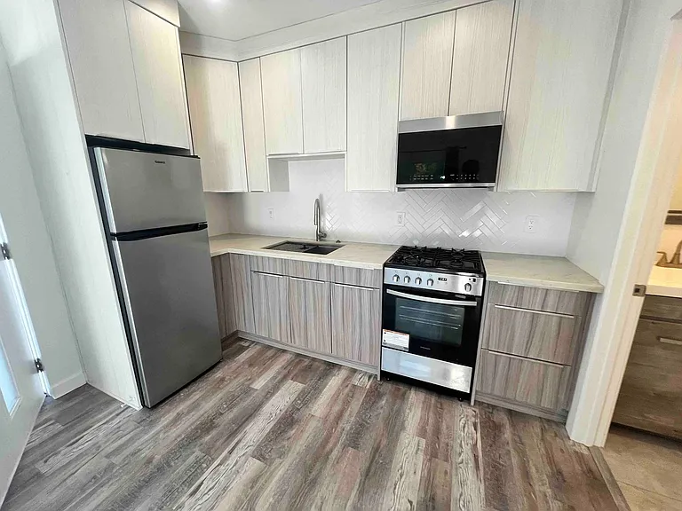8045 Darby Ave — Photo 6