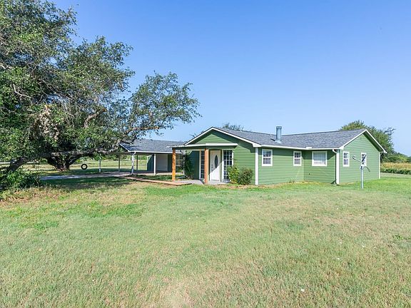 Rosser Retreat, mature oak trees, native grasses, utilities