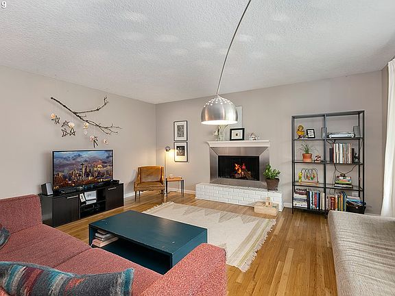 4th image of 4008 Manzanita Ct