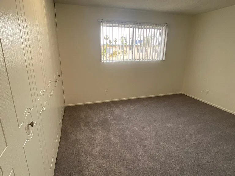 Chateau Garnet Apts. — Photo 36