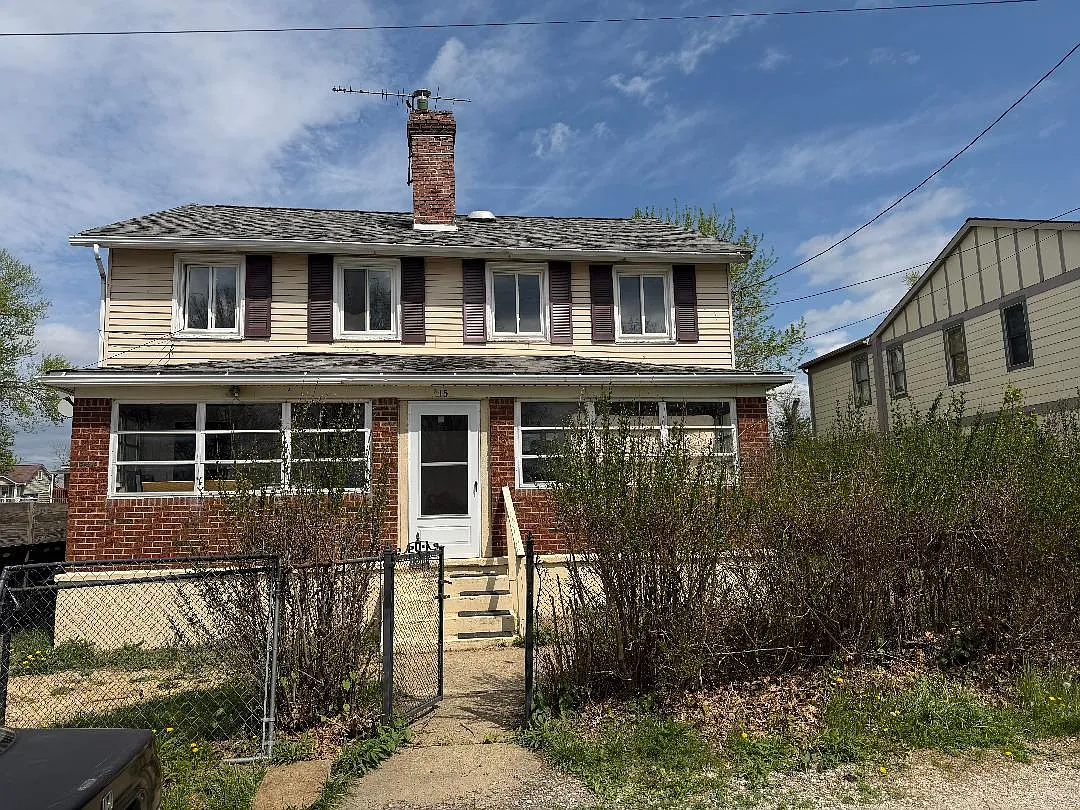 2 bed, $1,300 — Photo 1