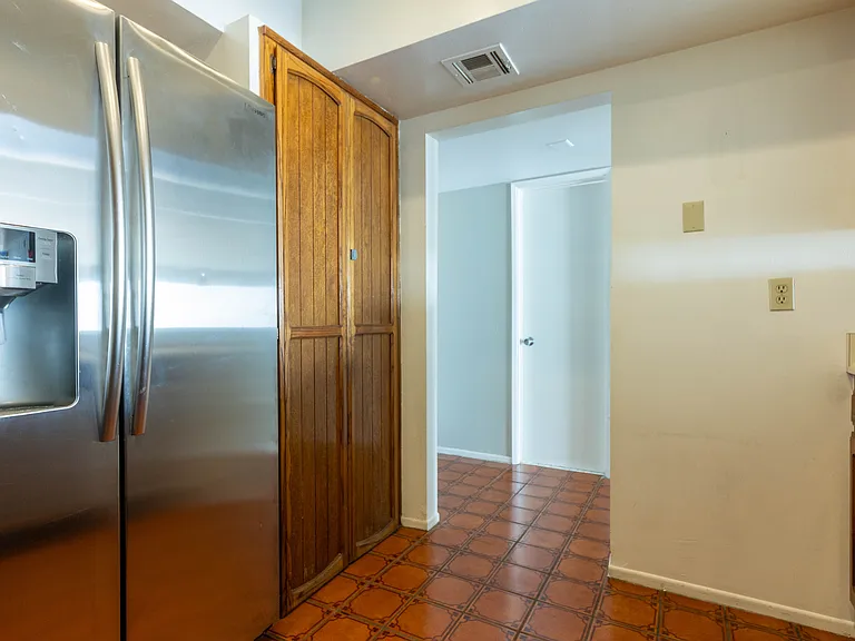 5125 Harold Way #202 — Photo 34