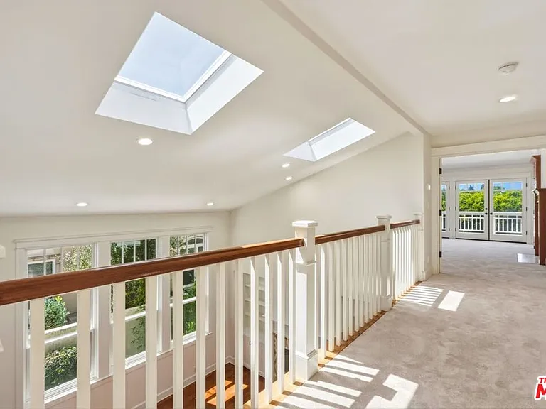 1633 Voorhees Ave — Photo 30