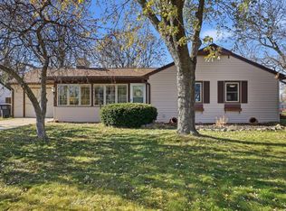 915 Park View Ln, Mukwonago, WI 53149