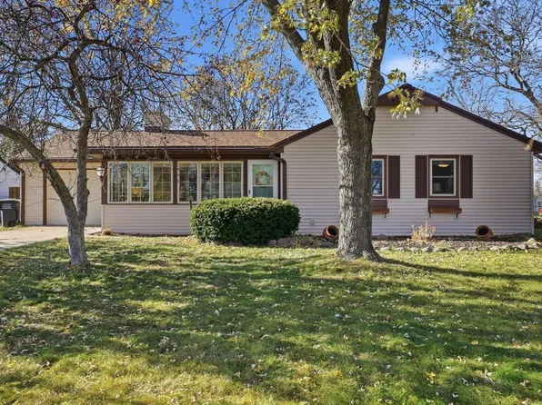 915 Parkview LANE, Mukwonago, WI 53149