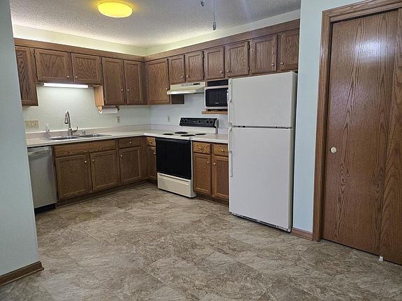 5th image of 1661 Wisconsin STREET #6