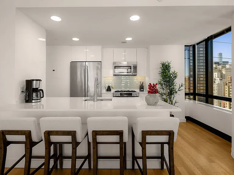 1113 York Ave #22E — Photo 9