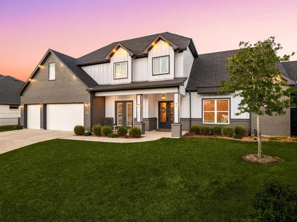 3206 Whispering Pecans Dr, Weston Lakes, TX 77441