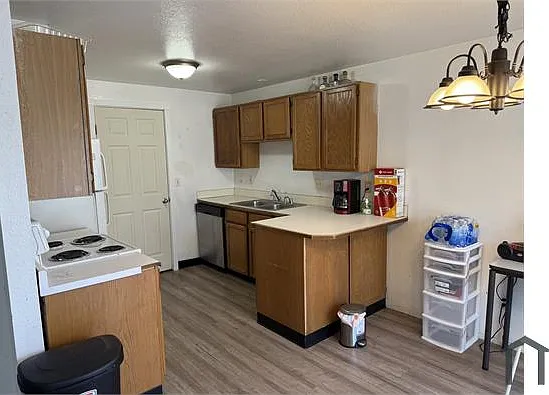 3 bed, 1600 sqft, $2,900 — Photo 2
