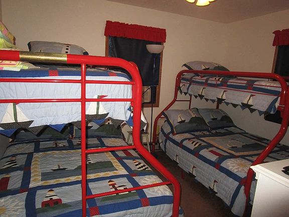 2 bunk beds