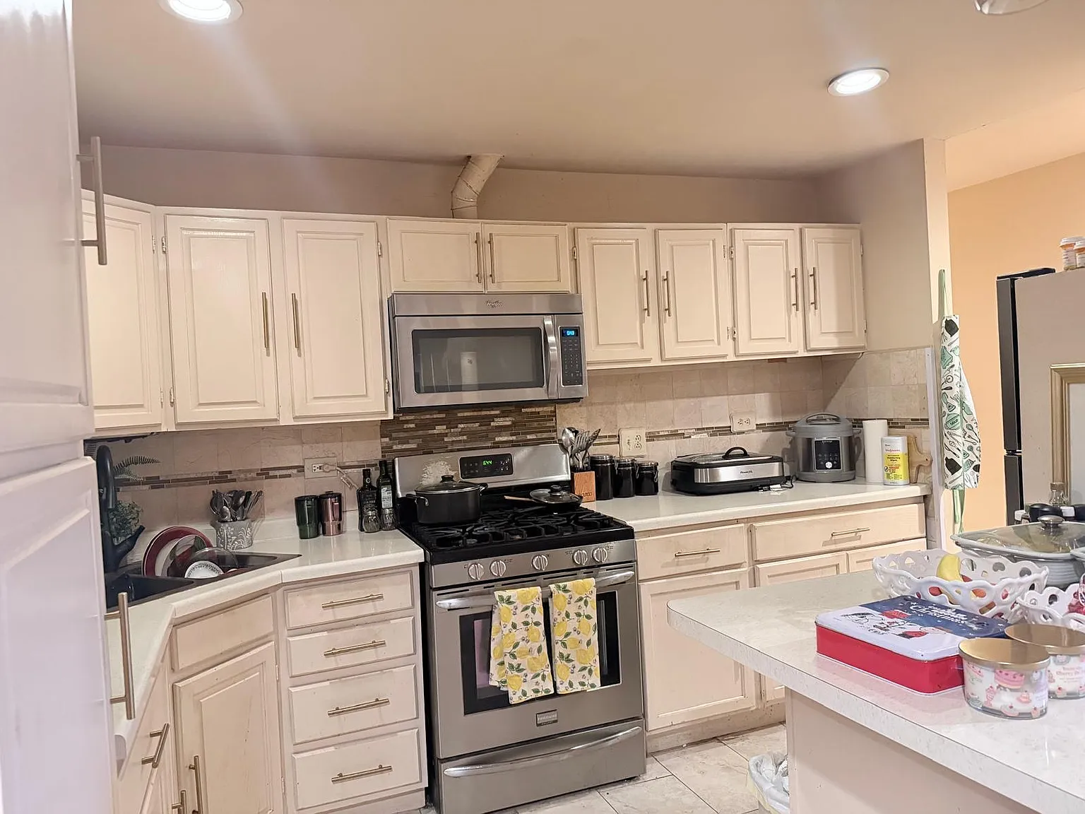 3 bed, 1200 sqft, $2,450 — Photo 4