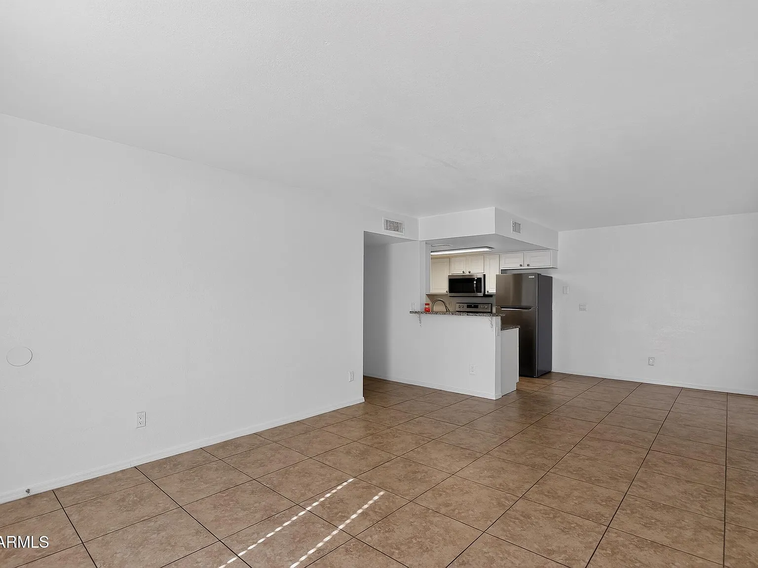 3 bed, 2.0 bath, 1080 sqft, $1,435 — Photo 2
