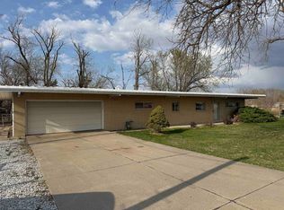 4234 W Airport Rd, Grand Island, NE 68803