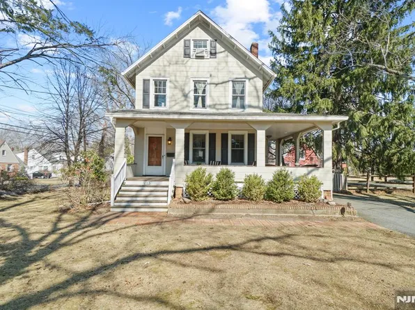 215 Harriot Ave, Harrington Park, NJ 07640