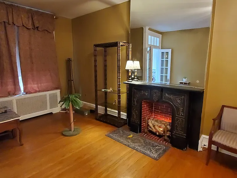 1033 Jackson St — Photo 7