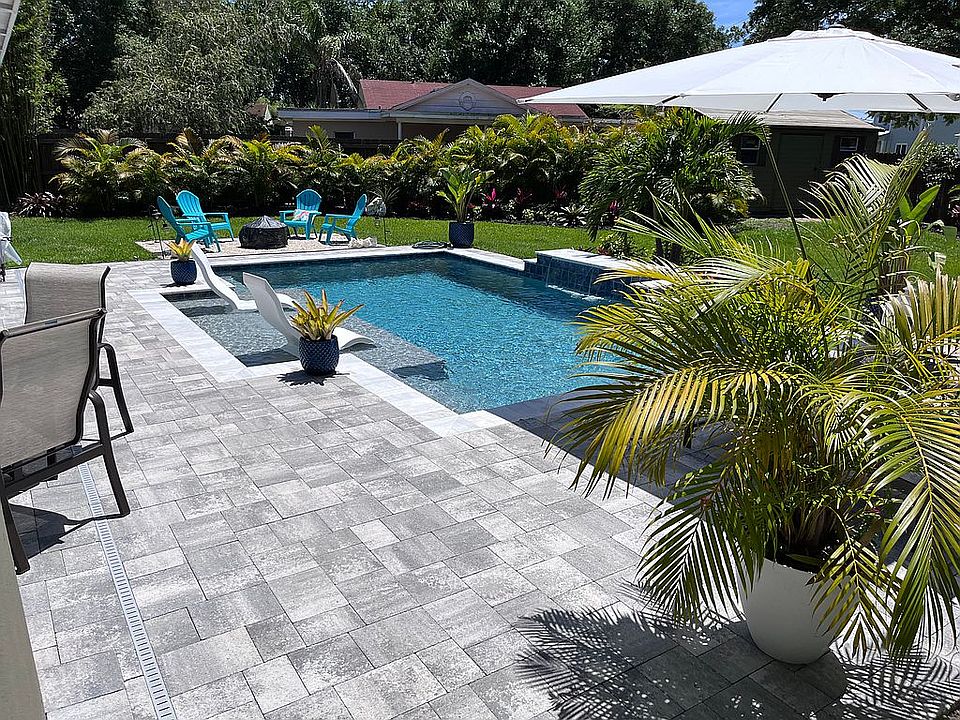 2nd image of 522 Palm Dr