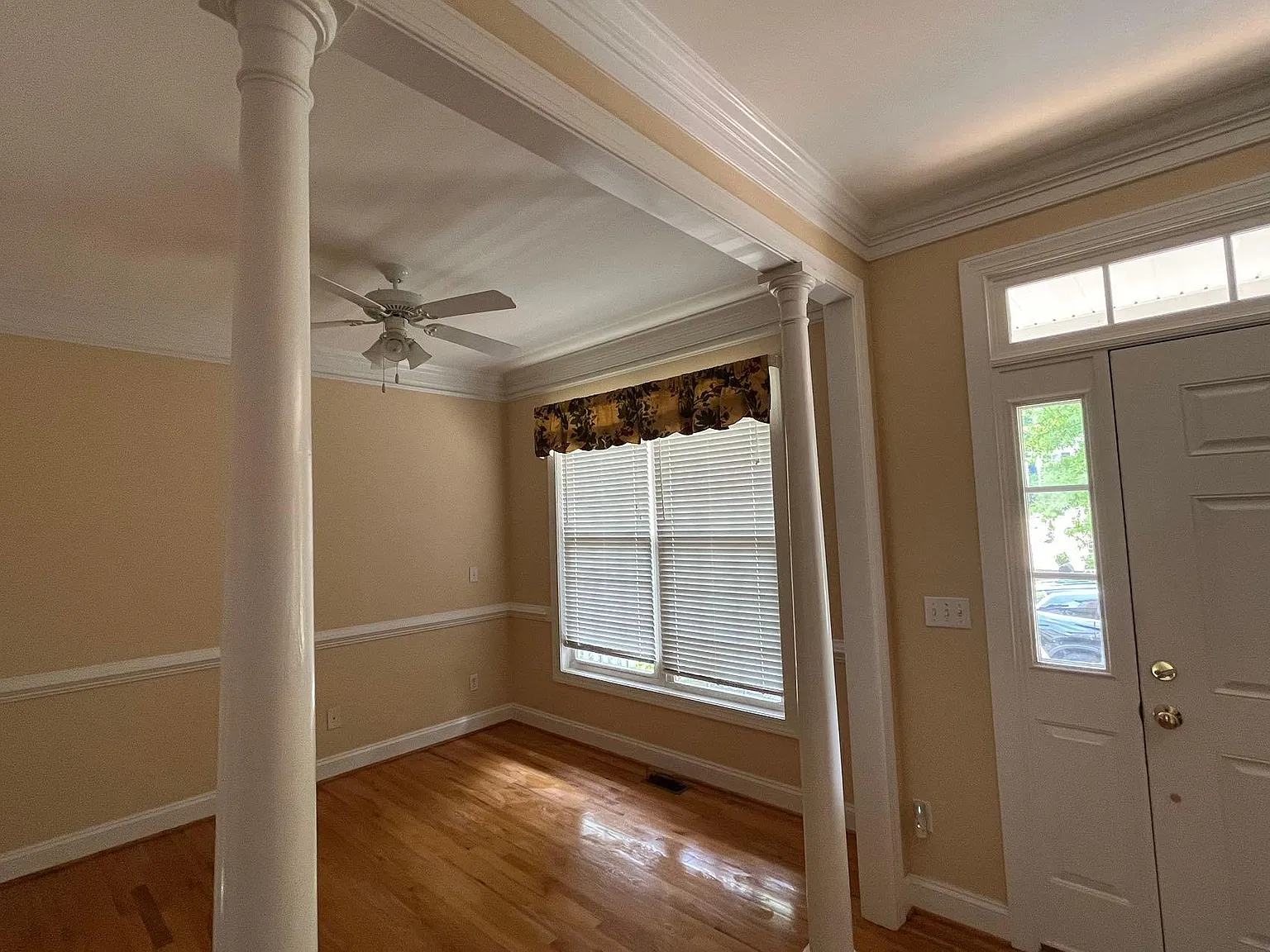 5 bed, 3.5 bath, 3475 sqft, $3,450 — Photo 3