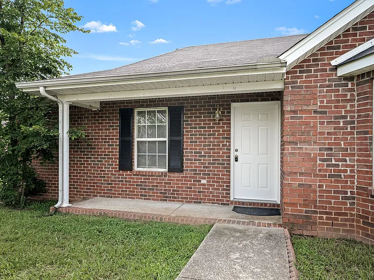9002 Macbeth Dr — Photo 2
