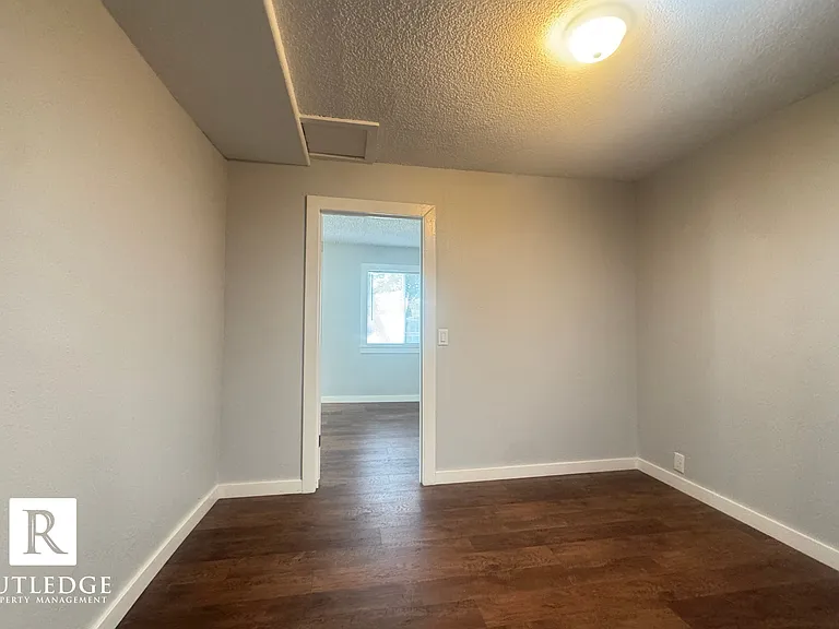 745 Dakota Ave — Photo 12