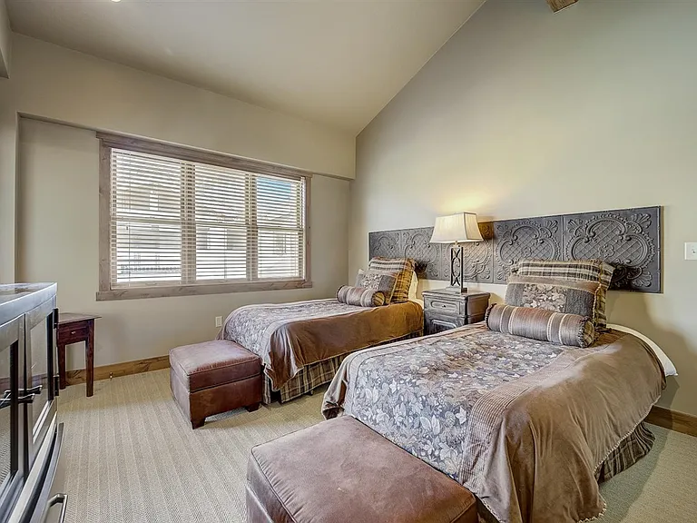 7580 Royal St E #33 — Photo 15