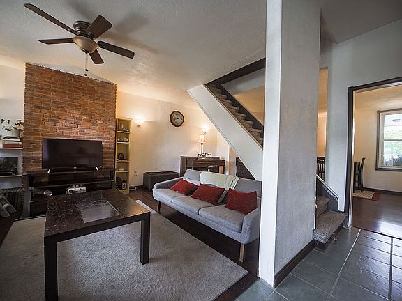 Living room area (1st fl)