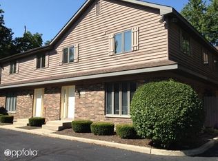 352 N Airlite St, Elgin, IL