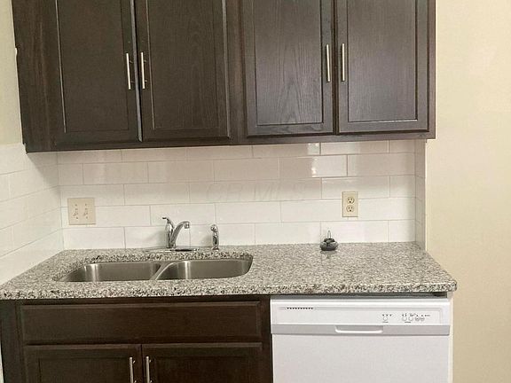 3rd image of 802 Kelton Ave #804