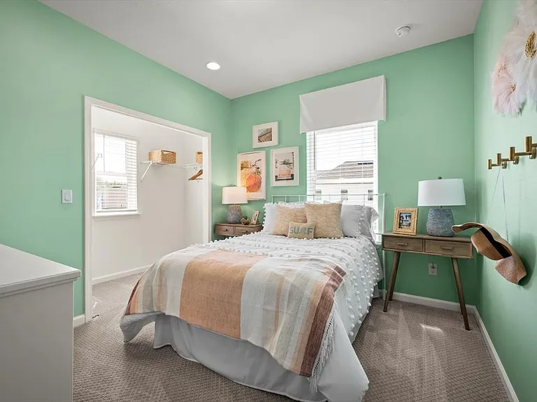 19 Goldcrest Way St — Photo 13